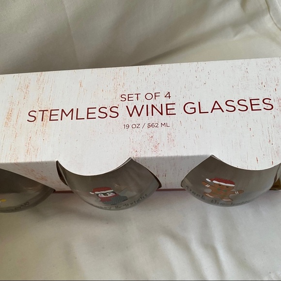 Sleigh Hill Trading Company Set Of 4 Christmas Stemless Wine Glasses Brand New - Picture 7 of 7